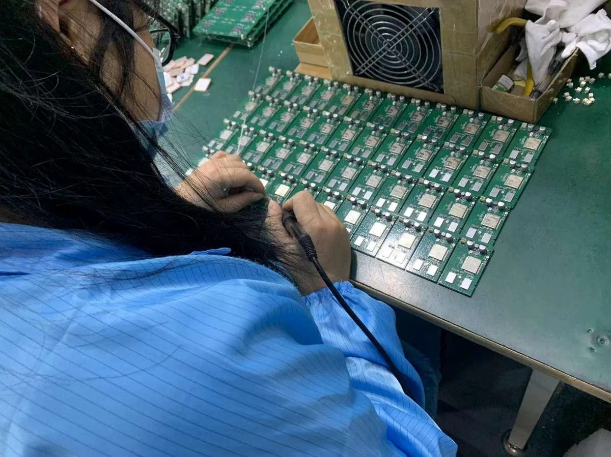 源谷定位终端电路板检验现场